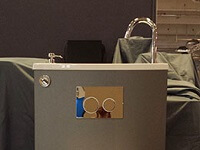 WC suspendu avec lavabo WiCi Bati avec film de décoration carbone gris - Foire de Paris 2014 - 1 sur 4